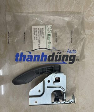 TAY MỞ CỬA TRONG MITSUBISHI FUSO CANTER
