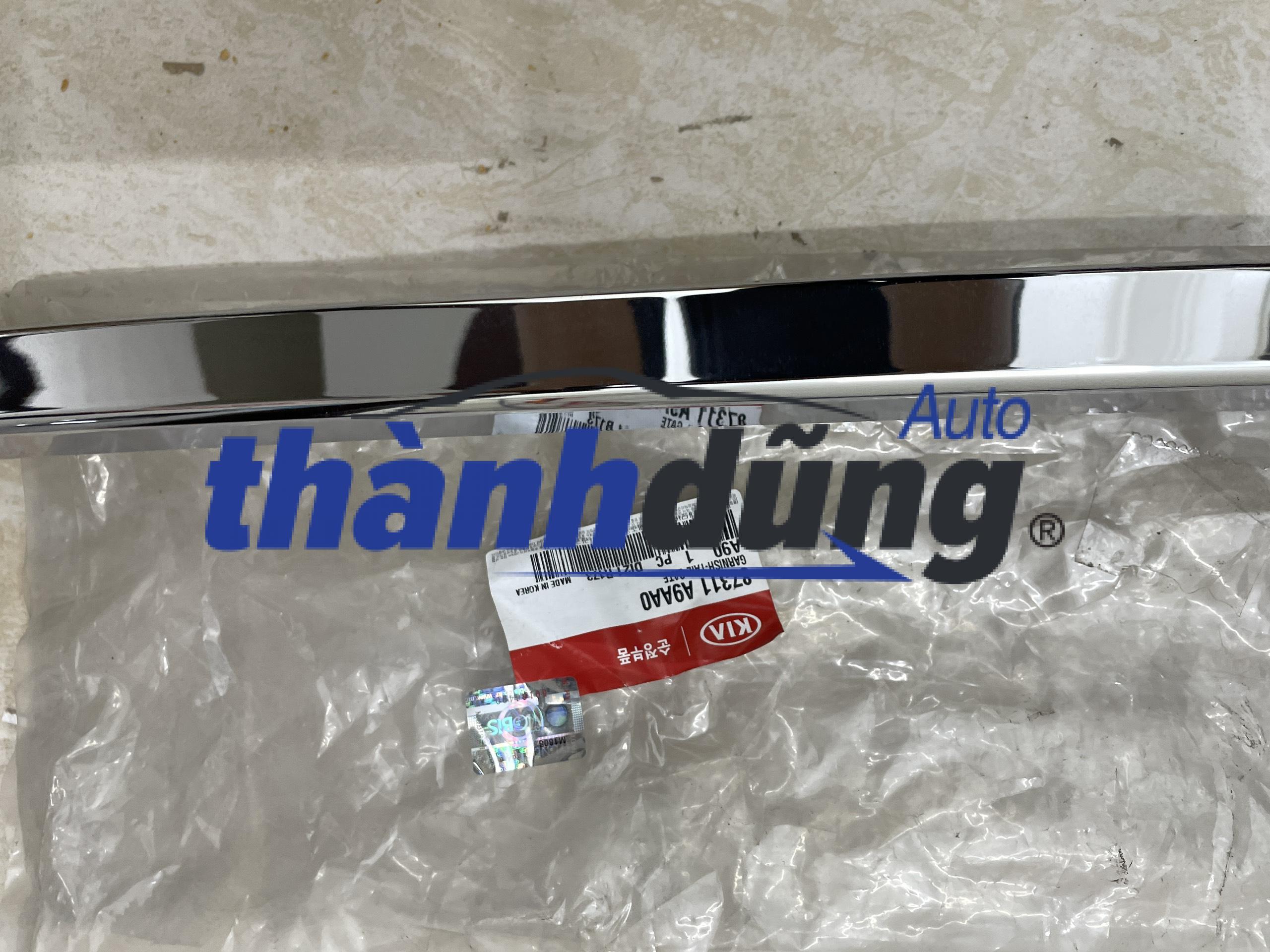 NẸP MẠ CỐP HẬU KIA CARNIVAL NẸP MẠ CỐP HẬU KIA CARNIVAL