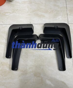 CHẮN BÙN BÁNH HYUNDAI TUCSON