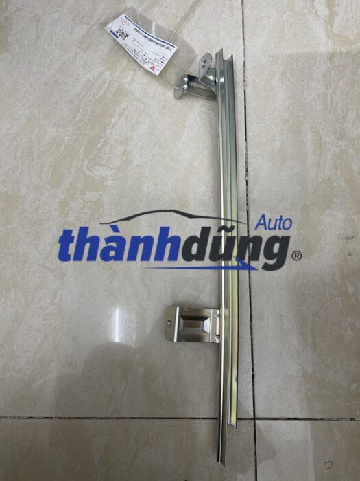 THAY RAY TRƯỢT KÍNH FORD EVEREST THAY RAY TRƯỢT KÍNH FORD EVEREST