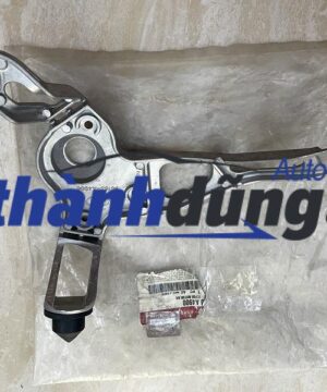 GIÁ ĐỠ MÔ TƠ GẠT MƯA KIA CARENS 2017-2019