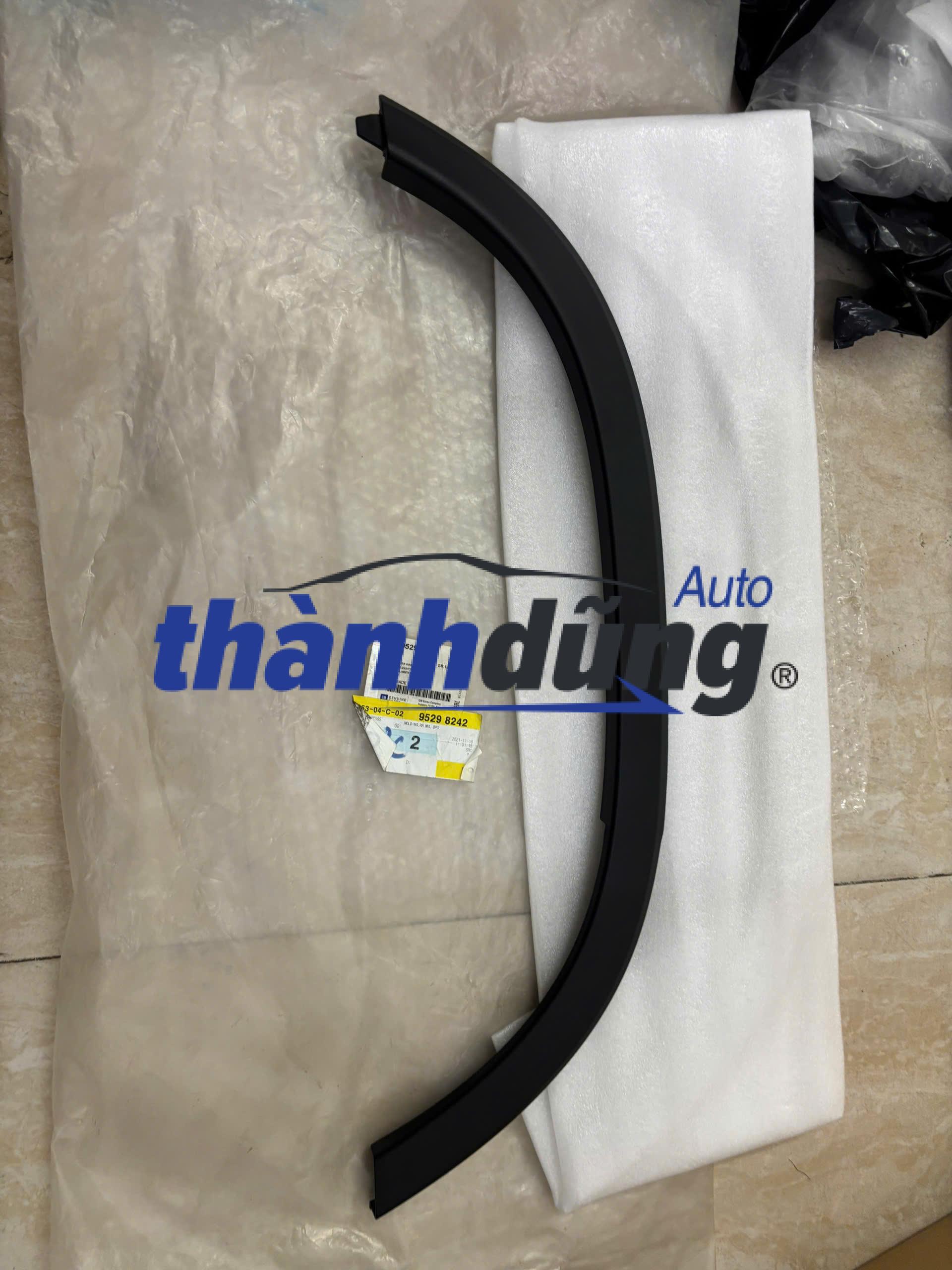 ỐP CUA LỐP TRƯỚC PHẢI CHEVROLET TRAX | 95298242